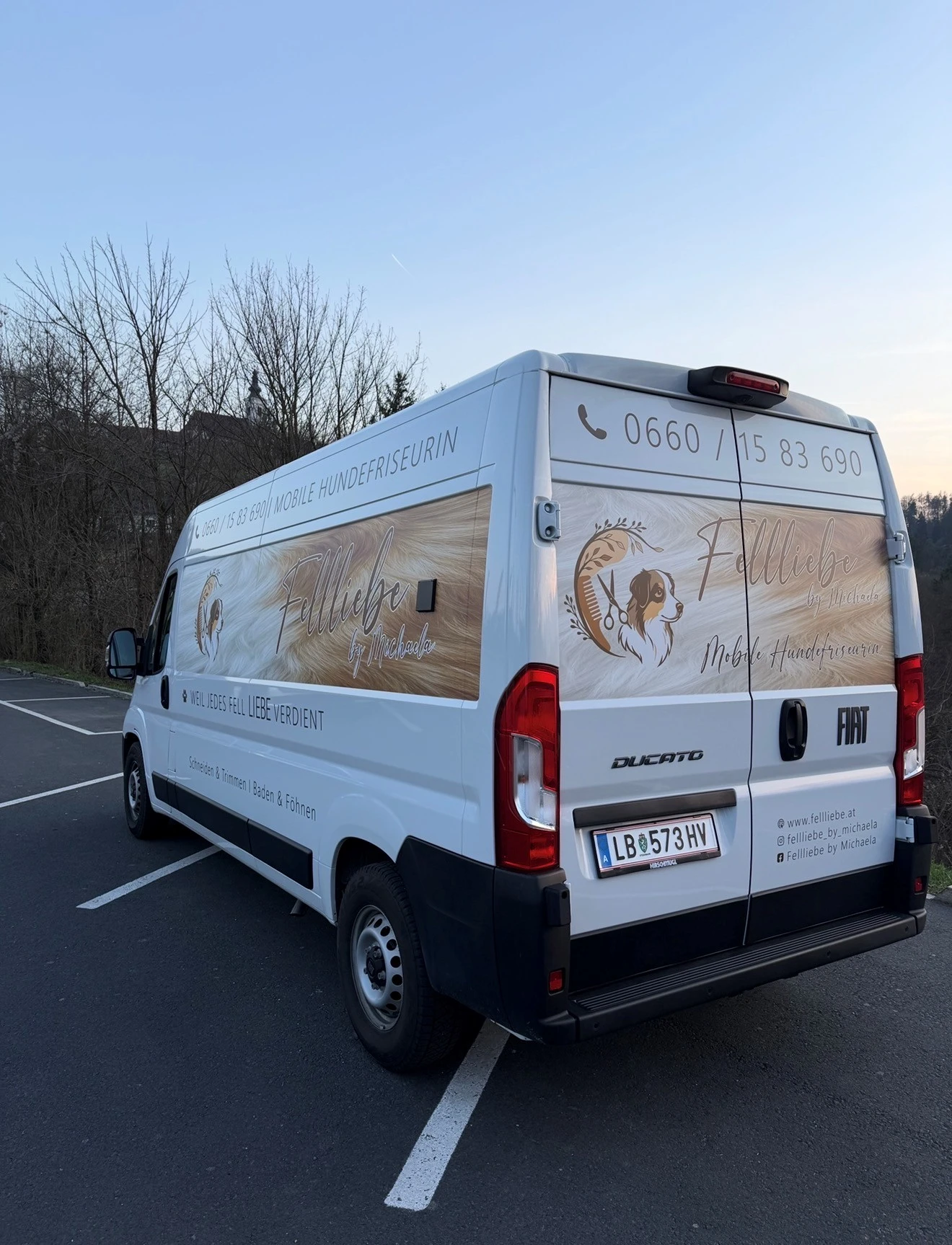 Fellliebe Bus hinten